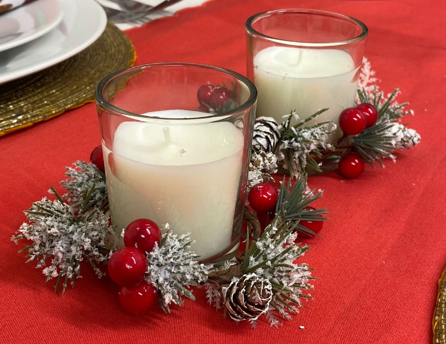 White Set Of 2 Candle Pots With Wreath